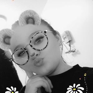 Meet your Posher, Rebekah